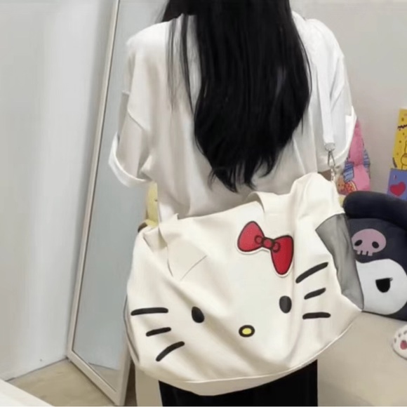 NWT SANRIO HELLO KITTY TRAVEL DUFFEL BAG (still in plastic) - Picture 2 of 7